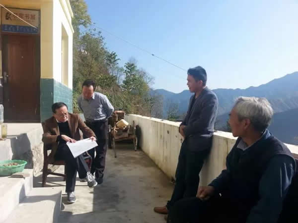 隴運集團(tuán)公司董事長、黨委書記李寅祥率相關(guān)人員專程前往精準(zhǔn)扶貧點進(jìn)行深入調(diào)研