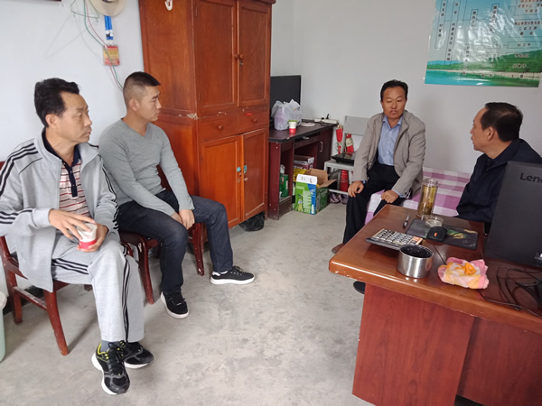 隴運(yùn)集團(tuán)公司黨委書記、董事長李寅祥同志深入琵琶鎮(zhèn)寧強(qiáng)村開展幫扶工作