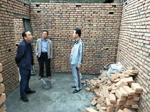 隴運(yùn)集團(tuán)公司黨委書記、董事長李寅祥同志深入琵琶鎮(zhèn)寧強(qiáng)村開展幫扶工作