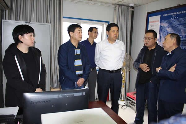 市交通運輸局黨組副書記、市運管局局長何濤一行到隴運集團公司檢查國慶節(jié)前安全生產(chǎn)工作