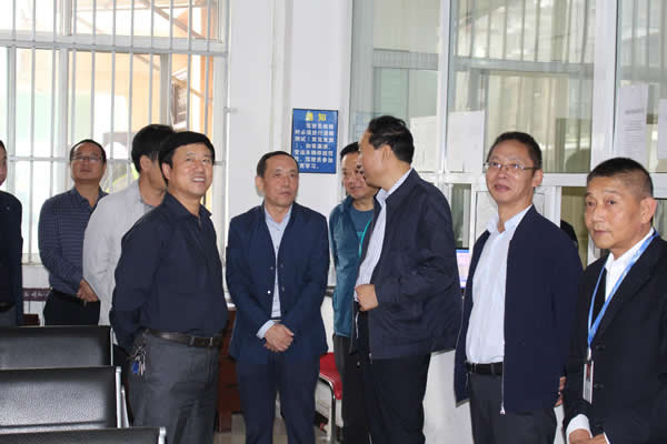 市安委辦主任、安監(jiān)局局長(zhǎng)李永宏一行到隴運(yùn)集團(tuán)公司檢查指導(dǎo)工作