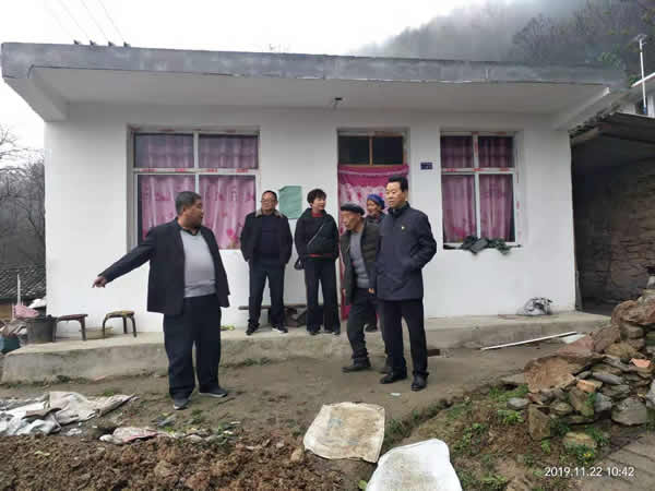 隴運(yùn)集團(tuán)公司開(kāi)展“解難題、辦實(shí)事、送溫暖”主題黨日活動(dòng)