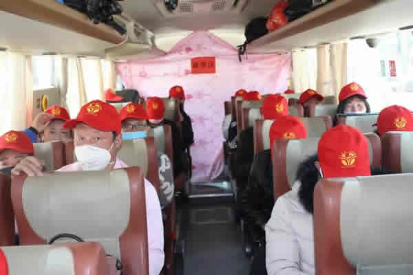 隴運(yùn)集團(tuán)開展定制(包車)業(yè)務(wù) 助力企業(yè)復(fù)工復(fù)產(chǎn)