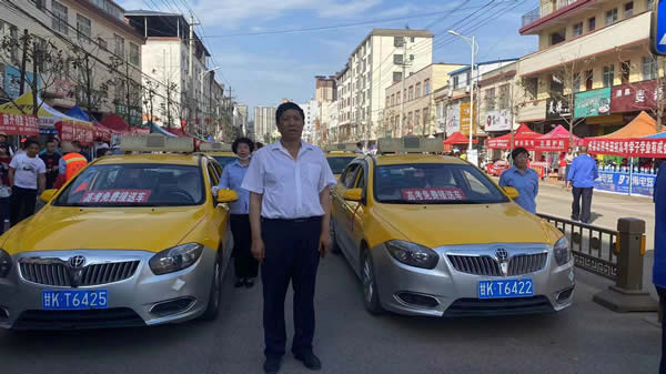 “愛心送考、奉獻(xiàn)社會”---隴運集團在行動