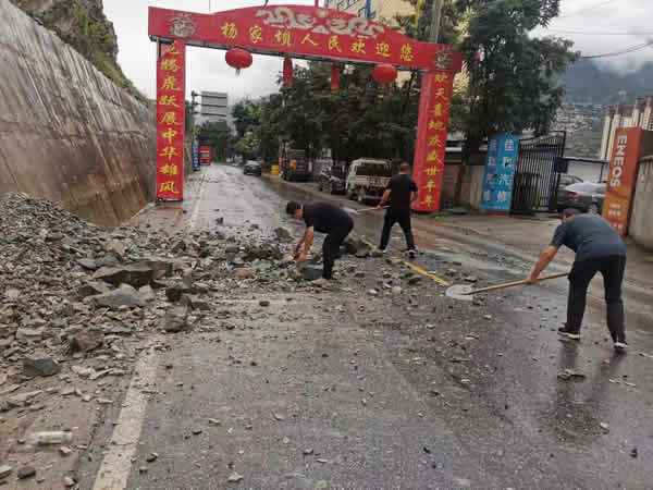 聞汛而動(dòng) 主動(dòng)作為 --隴運(yùn)集團(tuán)公司迅速行動(dòng)全力做好防汛搶險(xiǎn)和運(yùn)輸保障工作