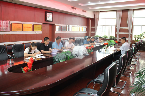 隴運集團公司黨委召開理論學習中心組集中學習暨黨委(擴大)會議 傳達學習黨的二十屆三中全會精神 研究貫徹落實措施